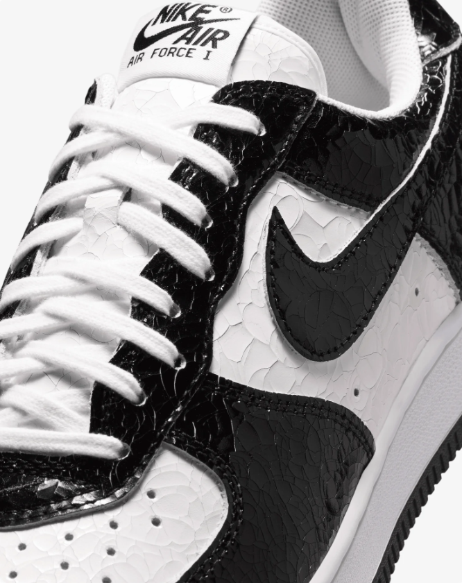 Nike Low-Top Sneakers - Black / White Crackle Finish
