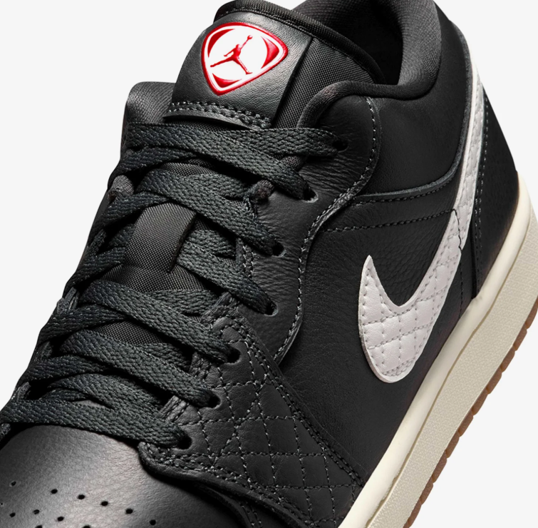 Jordan Low-Top Sneakers - Black / White / Gum