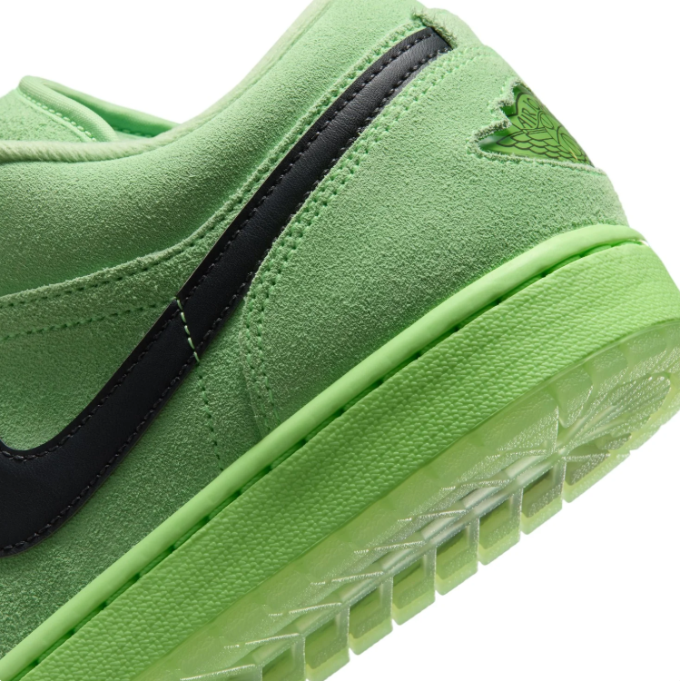 Jordan Low-Top Sneakers - Light Green / Black