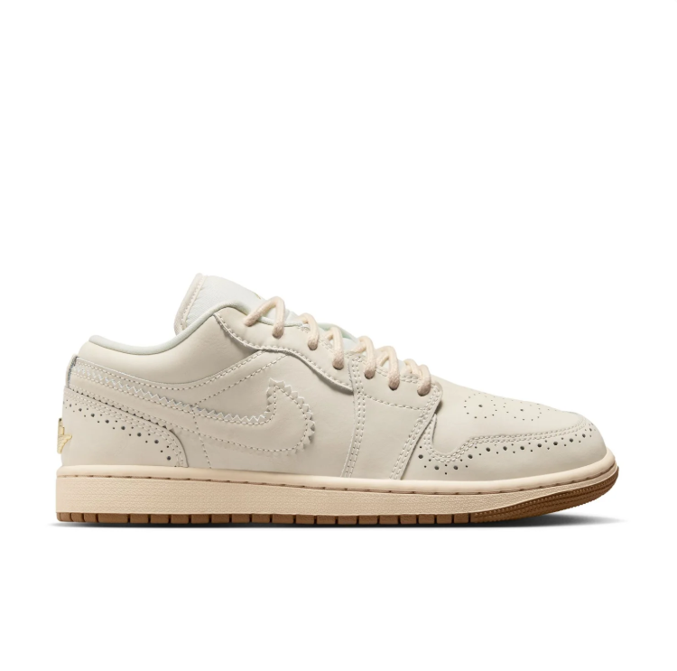 Jordan Low-Top Sneakers - Off-White / Gold / Gum