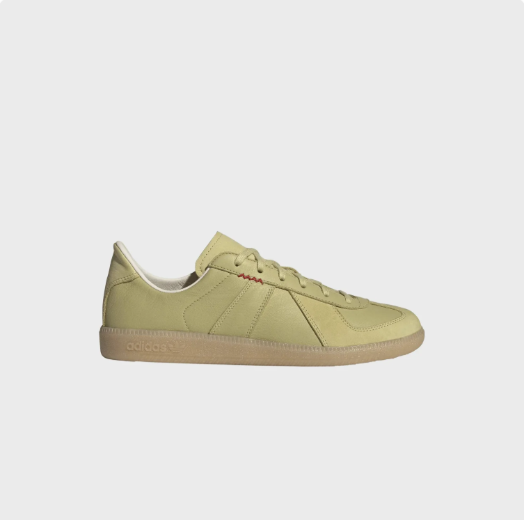 adidas Low-Top Sneakers - Pale Olive / Gum