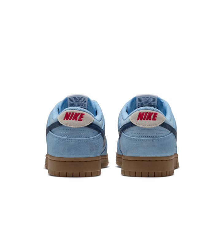 Nike Low-Top Sneakers - Light Blue / Navy / Gum