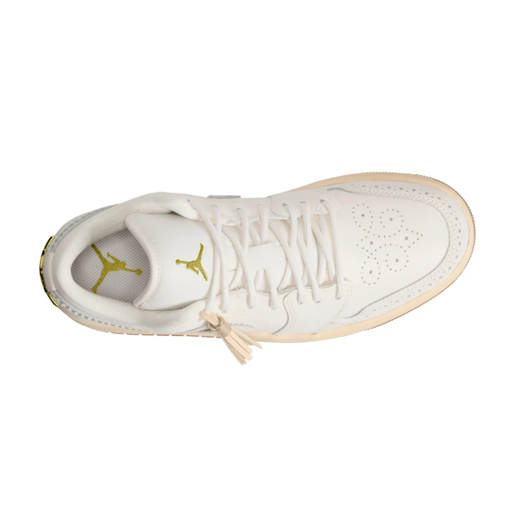 Jordan Low-Top Sneakers - Off-White / Gold / Gum
