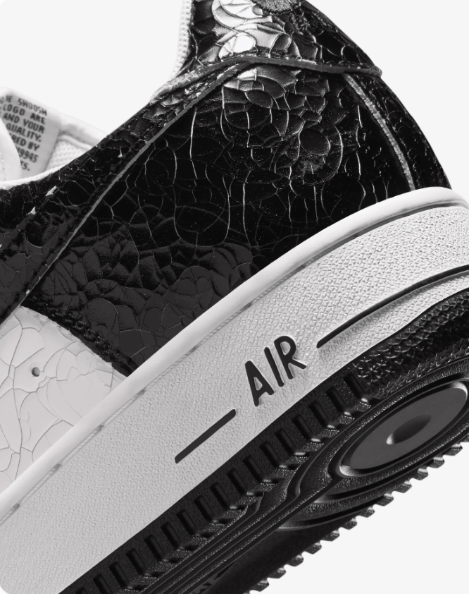 Nike Low-Top Sneakers - Black / White Crackle Finish