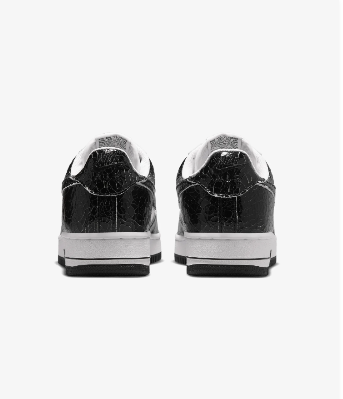 Nike Low-Top Sneakers - Black / White Crackle Finish