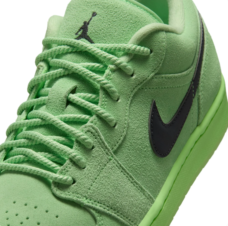Jordan Low-Top Sneakers - Light Green / Black