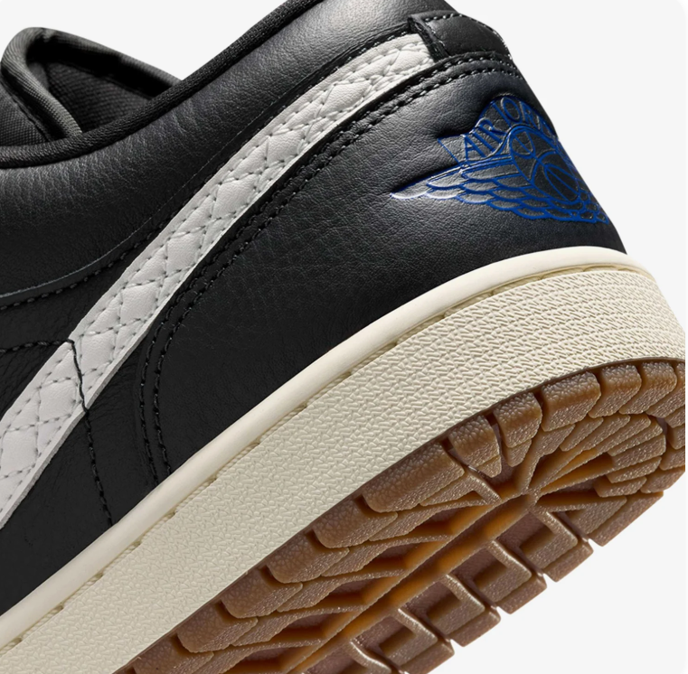 Jordan Low-Top Sneakers - Black / White / Gum