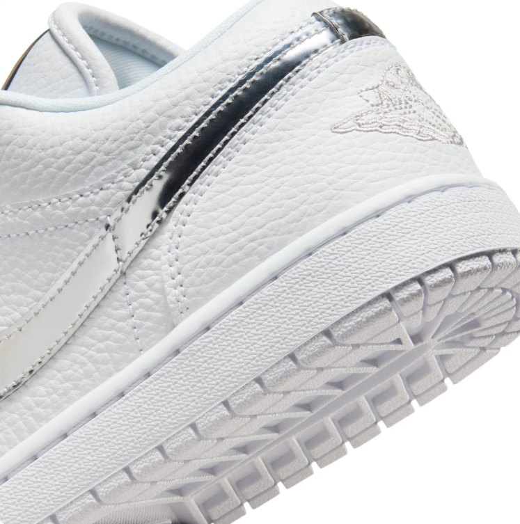 Jordan Low-Top Sneakers - White / Metallic Silver