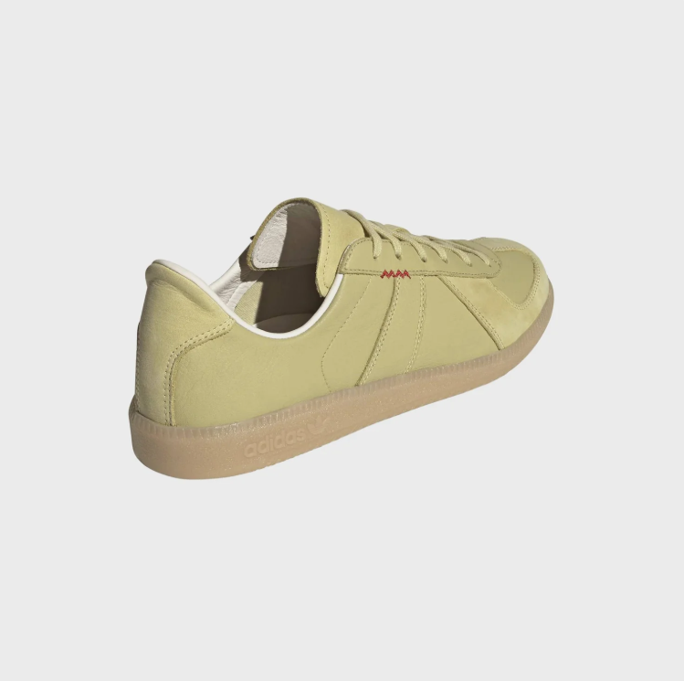 adidas Low-Top Sneakers - Pale Olive / Gum