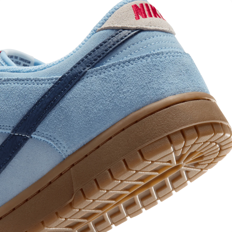 Nike Low-Top Sneakers - Light Blue / Navy / Gum