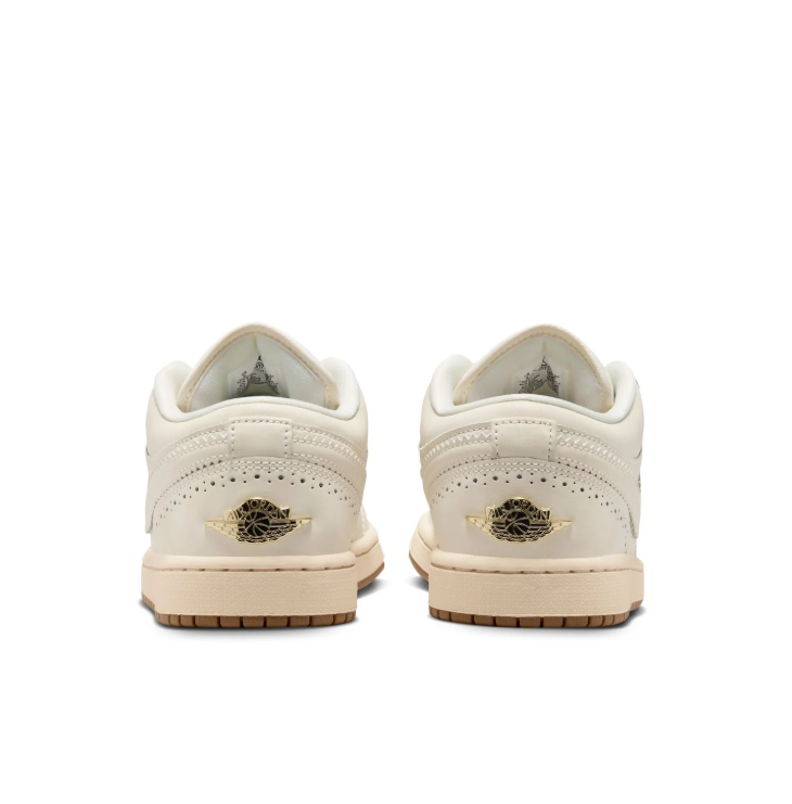 Jordan Low-Top Sneakers - Off-White / Gold / Gum
