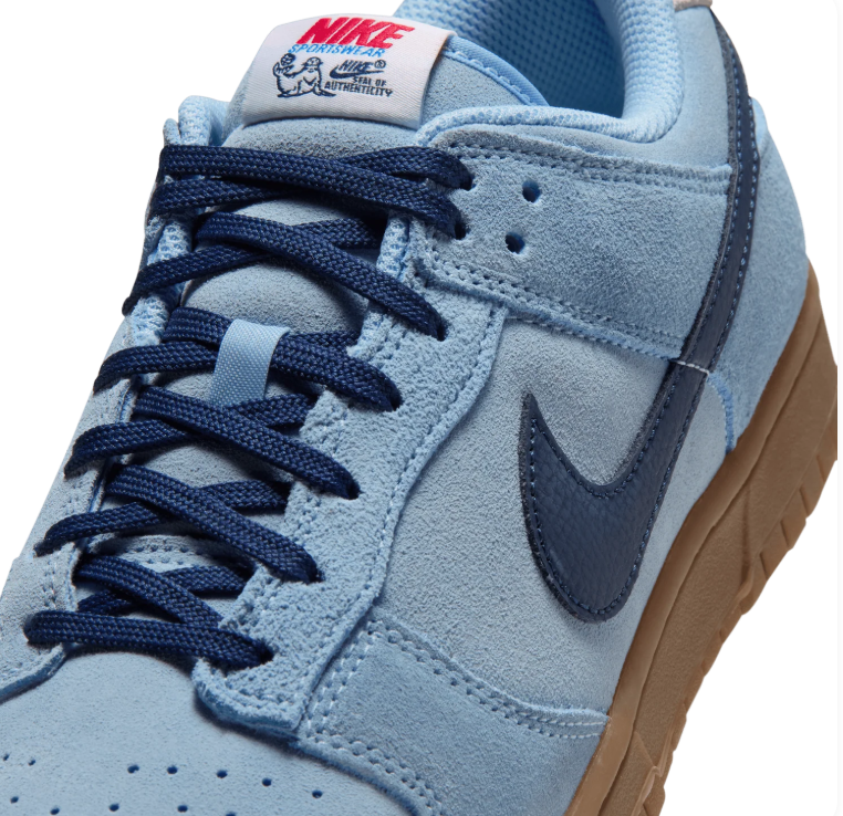 Nike Low-Top Sneakers - Light Blue / Navy / Gum